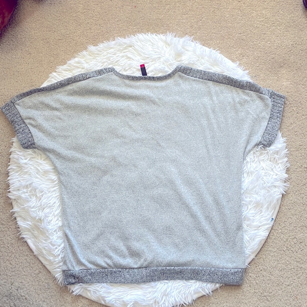 Vince Camuto Soft Heathered Gray Short Sleeve Sweater - Picture 5 of 6
